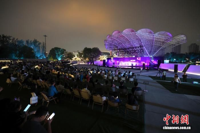 2025年9月15日,西班牙马德里弗拉门戈舞团在北京朝阳公园贝壳剧场演出经典歌剧《卡门》,为2025亮马河国际艺术季揭开帷幕。 中新社记者 富田 摄 2025年9月15日,西班牙马德里弗拉门戈舞团在北京朝阳公园贝壳剧场演出经典歌剧《卡门》,为2025亮马河国际艺术季揭开帷幕。 中新社记者 富田 摄