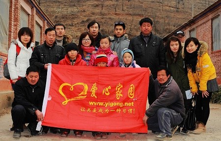 河北涞水贫困山区儿童获资助