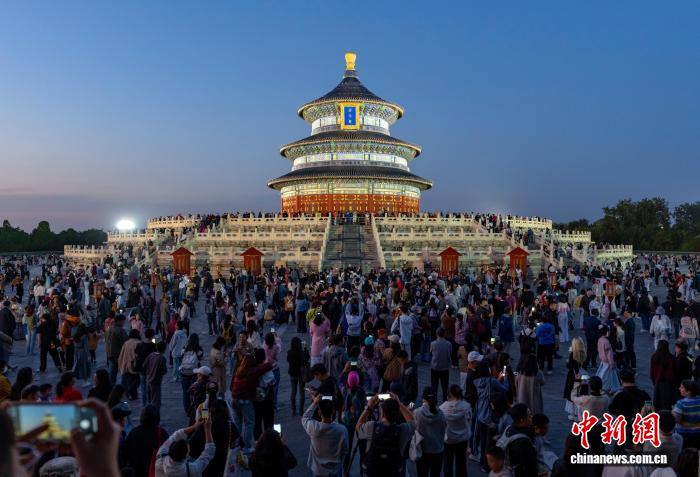  国庆中秋假期北京接待游客超2509万人次 入境游增长显著